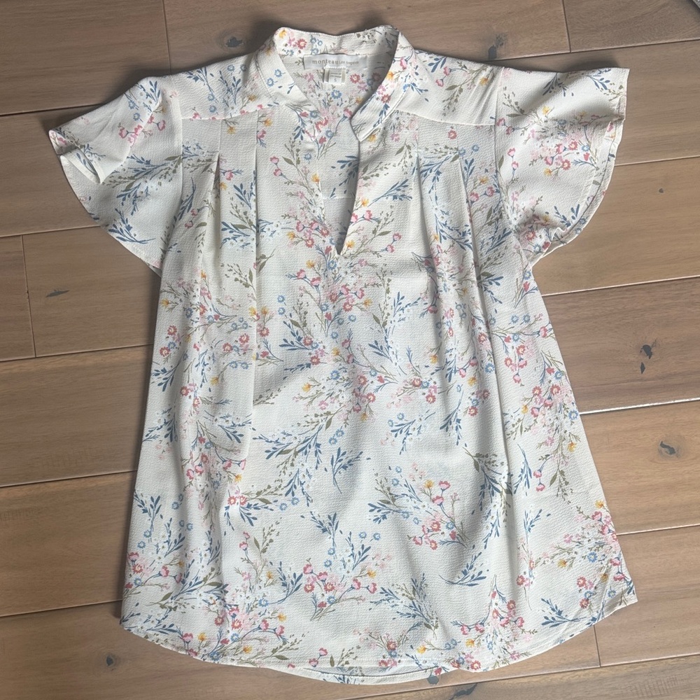 Lovely Monteau Cream Ruffled Floral Blouse. Size small.